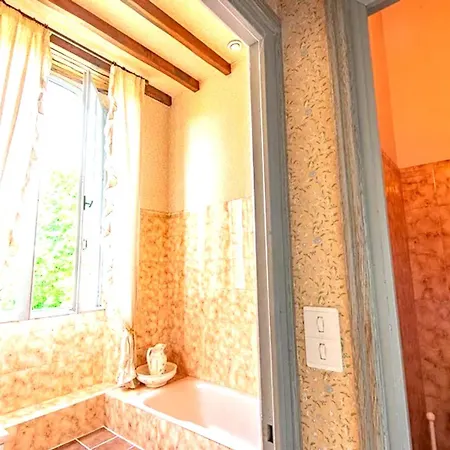 Manoir Historique Avec Piscine Pres De Gibel